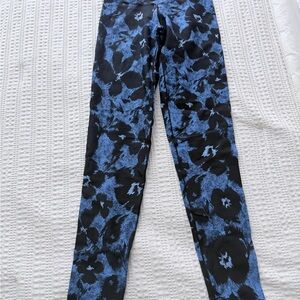 Aerie Black and Blue Floral Leggings